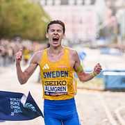 Almgren vid målgången.