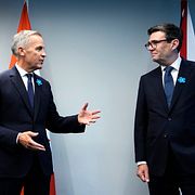 Carney och Burnham.