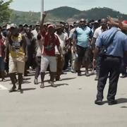 Folkmassor under proteterna i Port Moresby. 