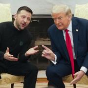 USA:s Donald Trump och Ukrainas Volodymyr Zelenskyj vid bråket i Vita huset.