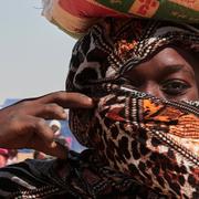 En kvinna som flytt våldet i Sudan.08