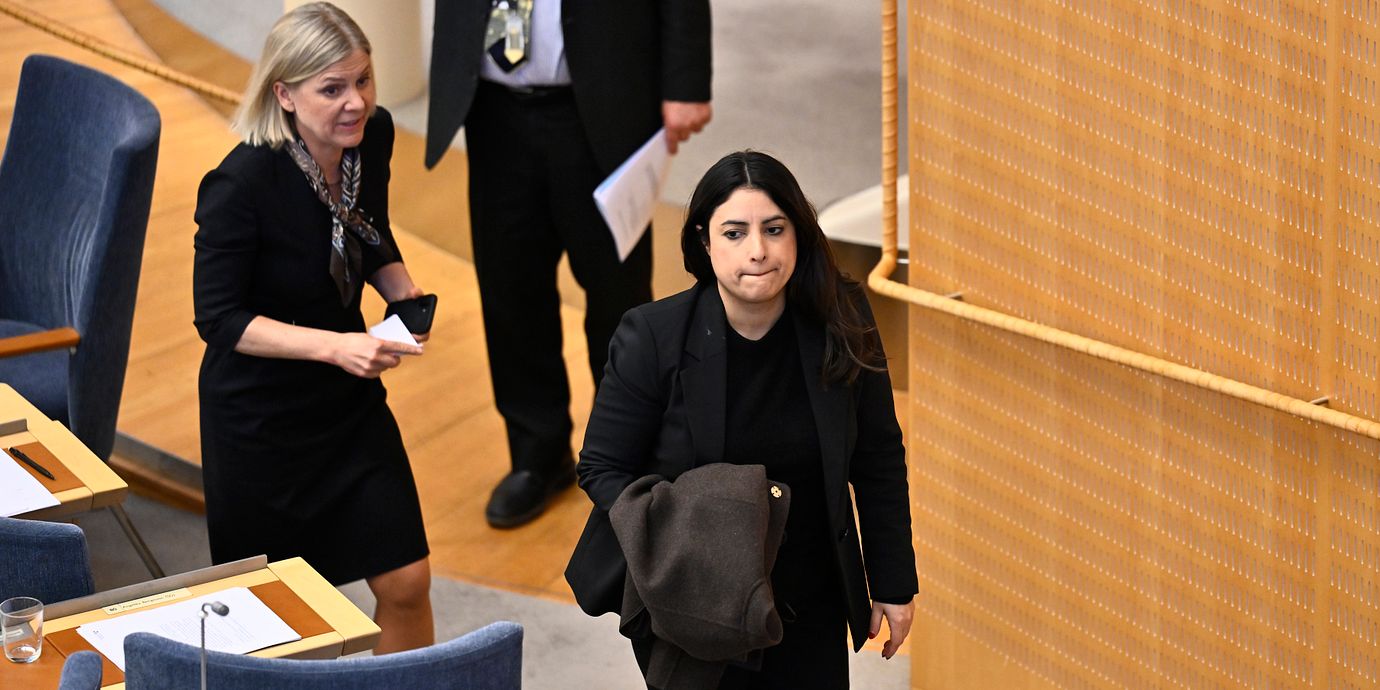Andersson och Dadgostar i riksdagen i maj.