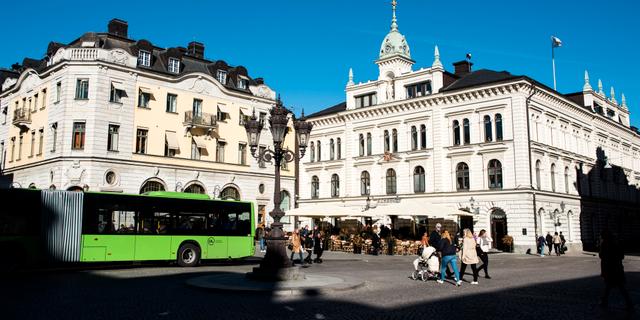 En buss på Rådhustorget i Uppsala. Pontus Lundahl/TT / TT NYHETSBYRÅN