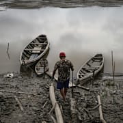 En fiskare på en omstridd ö mellan Peru och Colombia i Karibien. Förutom yrket har mannen på bilden inget med mannen i texten att göra. Arkivbild.