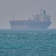 Tanker i Hormuz i april i år.
