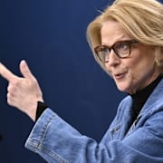 Elisabeth Svantesson på fredagen, statens budgetsaldo i miljarder kronor. Montage.