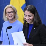 Finansminister Elisabeth Svantesson (M) och klimat- och miljöminister Romina Pourmokhtari (L).