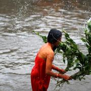 Ritual kvinnor i Nepal utför under mensen.