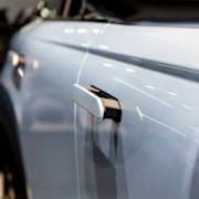 Elektriska ”dolda” handtag på en bil tillverkad i Kina.