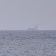 Hormuzsundet från en strand i Förenade arabemiraten.