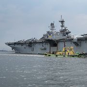 Fartyget USS Tripoli är enligt källor på väg mot Mellanöstern.