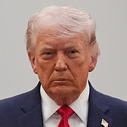 Trump har under den senaste månaden sparkat ministrarna Pam Bondi och Kristi Noem.