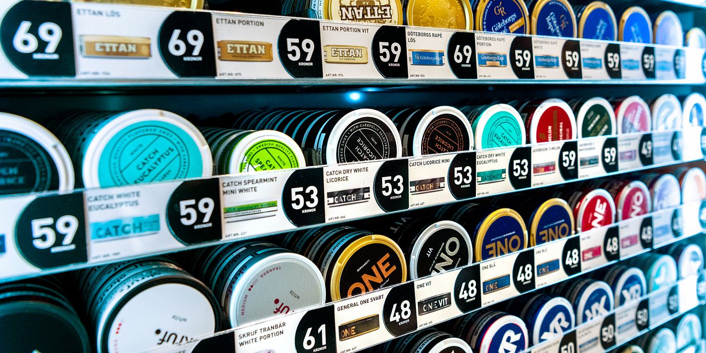 Arkivbild av snus i butik.