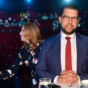 Jimmie Åkesson (SD) i förgrunden med Jonas Sjöstedt (V) och Annie Lööf (C) i bakgrunden.