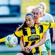 Häckens Rusul Rosa Kafaji och Hammarbys Julia Roddar under allsvenska matchen 8 maj/Arkivbild