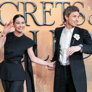 Katherine Waterston och Eddie Redmayne vid premiären av ”Fantastic Beasts: The Secrets of Dumbledore” 2022. 