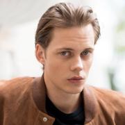 Bill Skarsgård. 