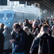 Arkivbild. Passagerare väntar på perrongen på Lund C. 