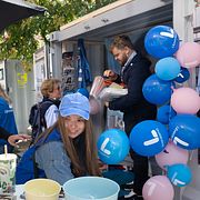 En liberal valstuga inför valet.