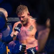 Alexander Gustafsson efter förlusten.