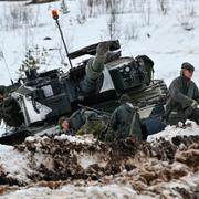 Finsk stridsvagn under övning.