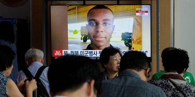 En bild på Travis King i en TV-sändning i Nordkorea. Ahn Young-joon / AP