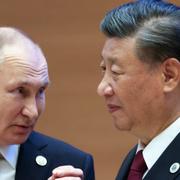 Arkivbild. Rysslands Vladimir Putin och Kinas Xi Jinping  vid SCO-möte i Uzbekistan, september 2022. 