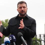 Volodymyr Zelenskyj utanför Vita huset i slutet av augusti.