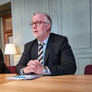 Skolminister Lotta Edholm och utbildningsminister Johan Pehrson under en pressträff på måndagen.