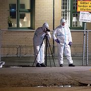 Polisens tekniker undersöker området vid Nydalaskolan i Malmö där mannen hittades i mellandagarna. 