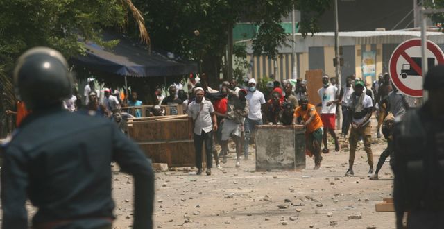 Anhängare till Gbagbo samlas på gatorna. Diomande Ble Blonde / TT NYHETSBYRÅN