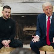 Ukrainas president Volodymyr Zelenskyj och USA:s president Donald Trump i Vita huset 28 februari 2025 – ett möte som slutade i katastrof.