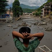Pojke i katastrofområdet i Nepal, 26 augusti.