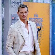 Joel Kinnaman under en premiär 2021.