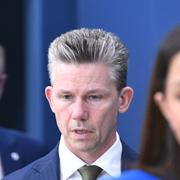  Mikael Oscarsson (KD), försvarsminister Pål Jonson (M) och Gulan Avci (L), presenterar den första nationella försvarsindustristrategin vid en pressträff på torsdagen. 