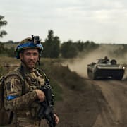 En ukrainsk soldat i närheten av Bachmut den 4 september. LIBKOS / AP