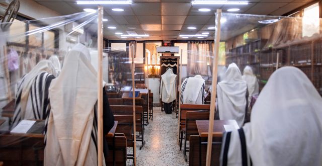 Judar ber under coronapandemin i Israel. Oded Balilty / TT NYHETSBYRÅN
