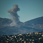 Rök i södra Libanon efter ett israeliskt anfall i helgen. 