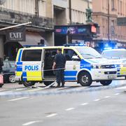 En polis blev knivskuren vid Medborgarplatsen i Stockholm i augusti förra året.