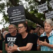 Afrikander i Sydafrika demonstrerar till stöd för Donald Trump.