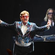 Elton John på scen i Stockholm 2023.