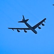En B-1B Lancer och en B-52 Stratofortress, eskorterade av svenska Jas 39 Gripen passerar Stockholm då Försvarsmakten gör en samövning med amerikanska Bomber Task Force i mars 2024.