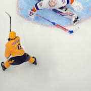 Filip Forsberg (9) petar in pucken och avgör matchen. 