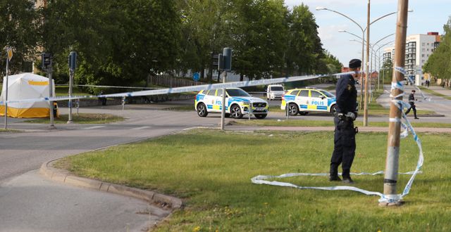 Polisen på plats efter dödsskjutningen i Eskilstuna i måndags. Per Karlsson / TT