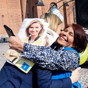 Vice statsminister Ebba Busch brukar vara ute och möta väljare till sista stund, här vid EU-valet 2019.