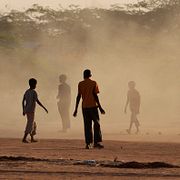 Arkivbild. Pojkar i Kenya.