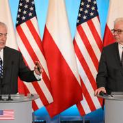 Tillerson med Polens utrikesminister Jacek Czaputowicz på lördagen.