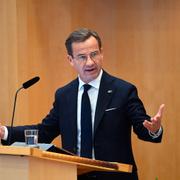 Statsminister Ulf Kristersson (M) talar vid riksmötets öppnande i riksdagens kammare.