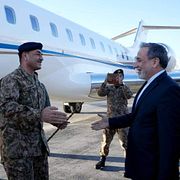 Pakistans försvarschef Asim Munir och Irans utrikesminister Abbas Araghchi.