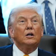 Trump samt en bild från Grönlands huvudstad Nuuk. 